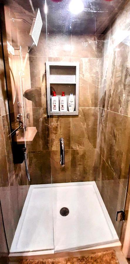 ניומרקט 2 Bedrooms 2 Washrooms 2 Parking Spots Basement Apartment מראה חיצוני תמונה