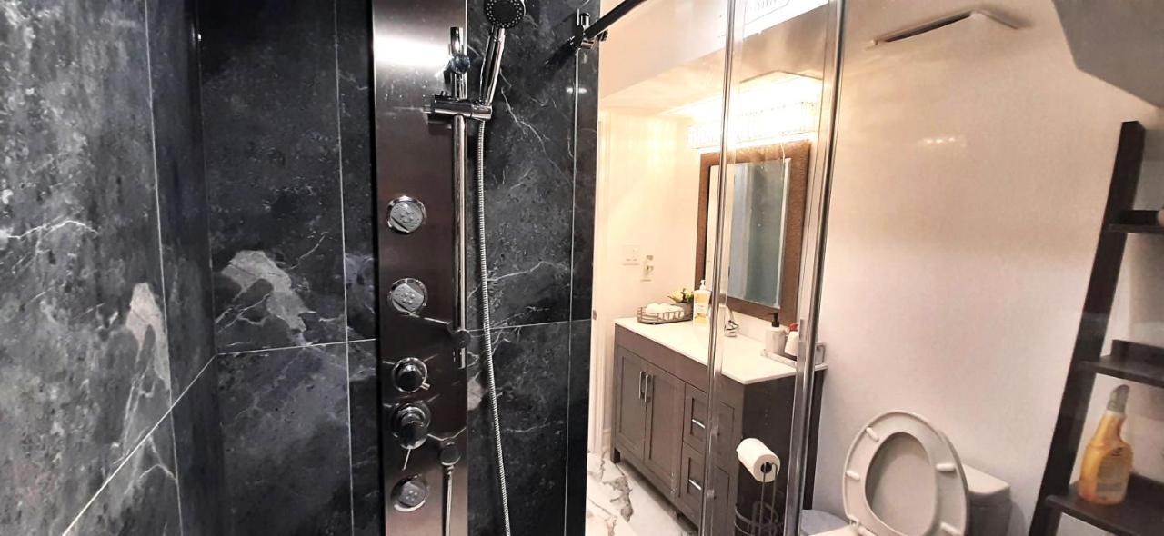 ניומרקט 2 Bedrooms 2 Washrooms 2 Parking Spots Basement Apartment מראה חיצוני תמונה