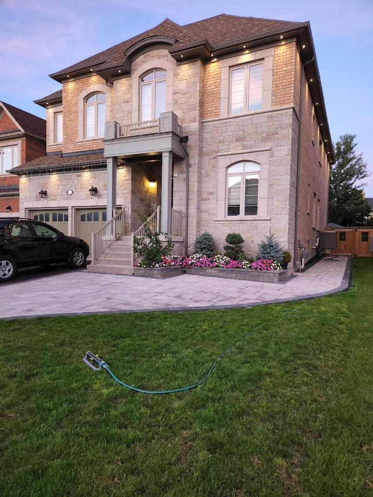 ניומרקט 2 Bedrooms 2 Washrooms 2 Parking Spots Basement Apartment מראה חיצוני תמונה